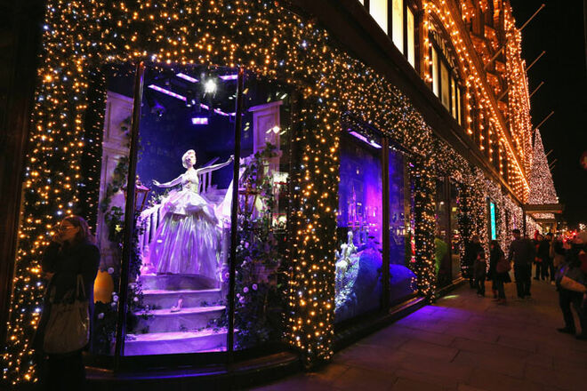 Cinderela com vestido Versace.