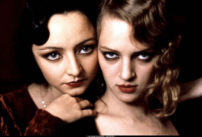 Ao lado de Uma Thurman