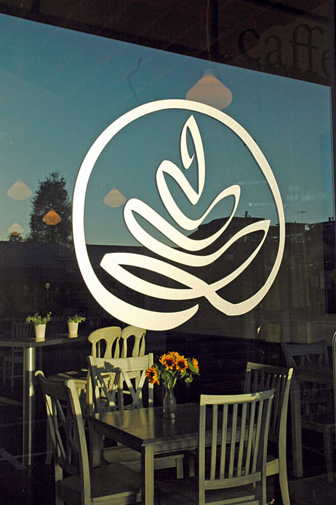 Situado no Centro Comercial Brentwood Country Mart