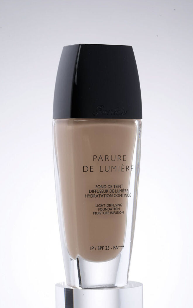 Fond de teint Parure de Lumière, Guerlain