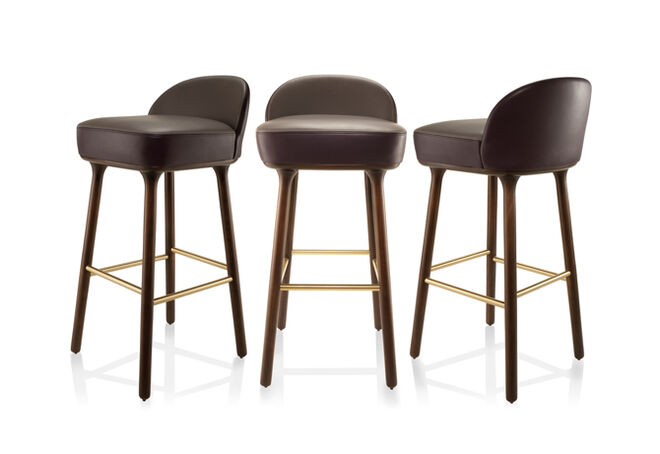 Bancos altos de bar Beetley, design de Jaime Hayon.