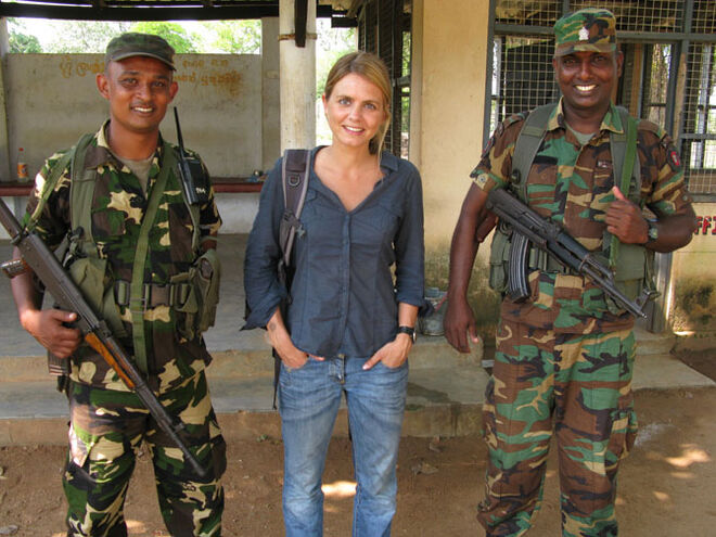 Entre dois homens armados