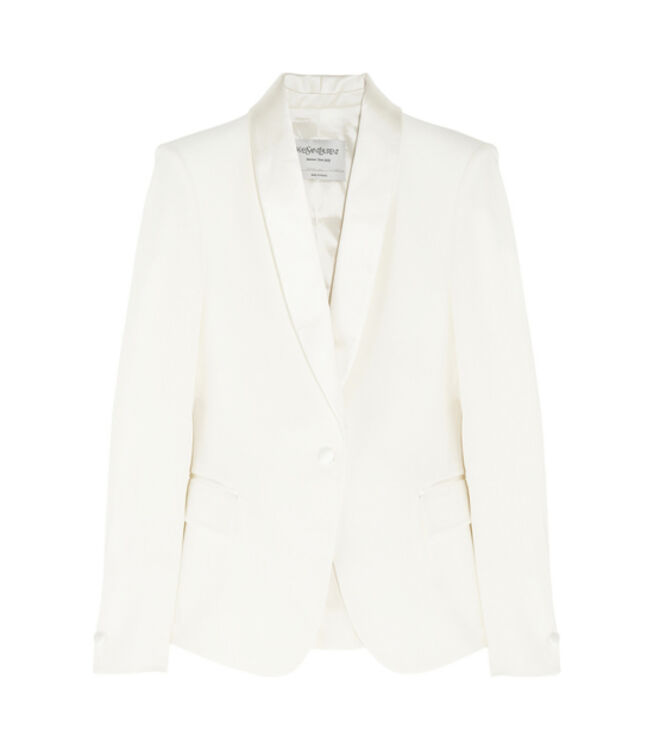 Modelo de smoking da casa Saint Laurent Paris