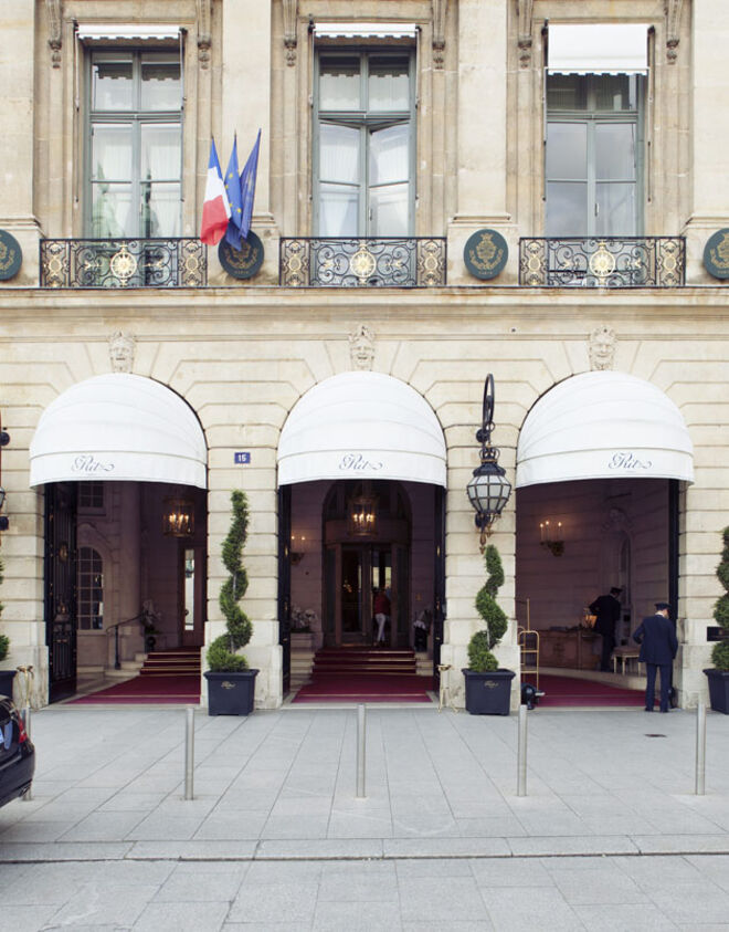 Pela Place Vandôme em Paris