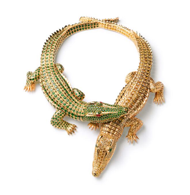Colar Crocodile da coleção Cartier em ouro, diamantes, esmeraldas e rubis.