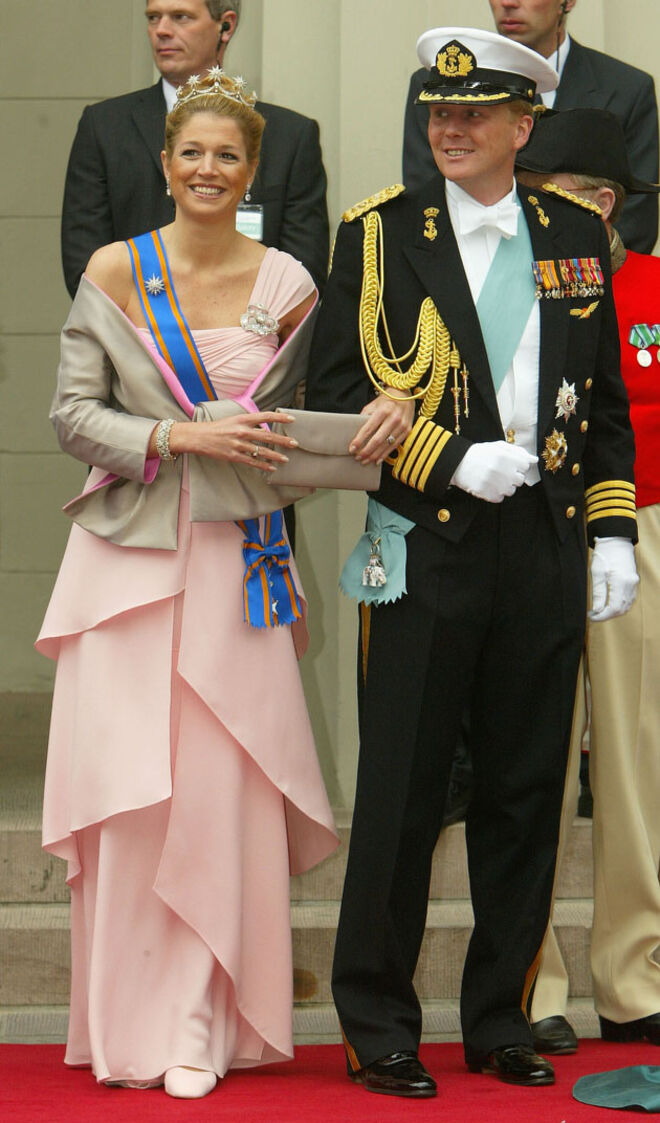 A chegada ao casamento do príncipe Frederico da Dinamarca com Mary Donaldson na Catedral de Copenhaga, Dinamarca.