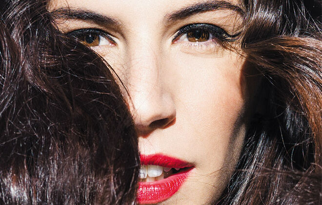 Cleia Almeida: Em tom de fé e esperança