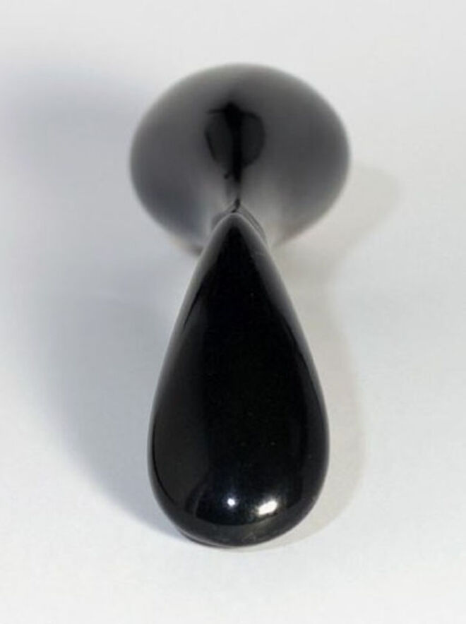 Bone, Tom Dixon - Esta peça é inspirada em símbolos ancestrais de fertilidade. Possui múltiplas funções vibratórias. ?120, em www.littleeverydaypleasures.com