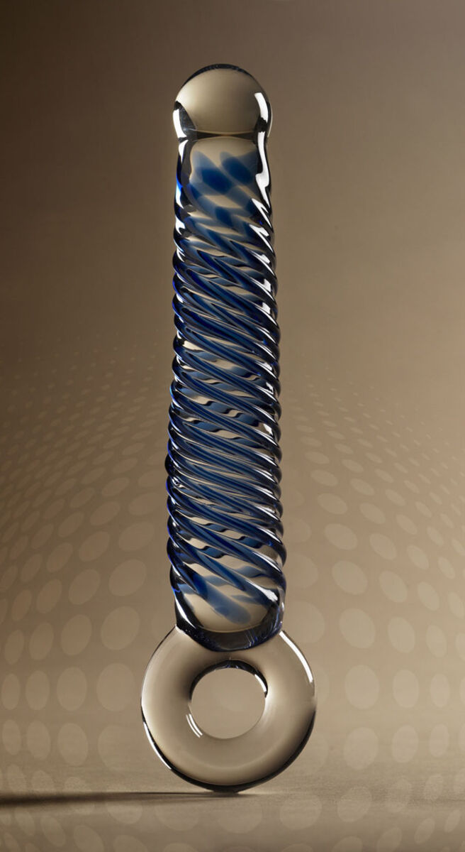 Glas Cobalt Wand Butt Plug - Feito em vidro borossilicato ultrarresistente, este é um brinquedo sem recurso a motores vibratórios. ?25, em www.annsummers.com