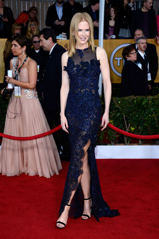 Na 19ª edição dos Annual Screen Actors Guild Awards, no The Shrine Auditorium, em Los Angeles. O vestido, desenhado por Vivienne Westwood fez um enorme sucesso.