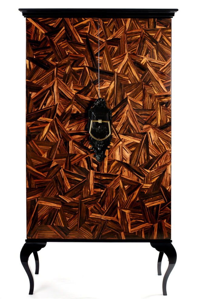 Armário Guggenhelm Patch em madeira envernizada, Boca do Lobo