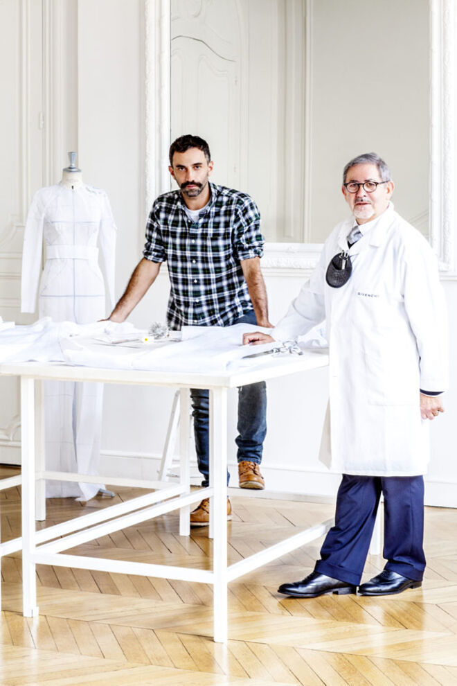 Riccardo Tisci e Monsieur Richard, costureiro-chefe do atelier