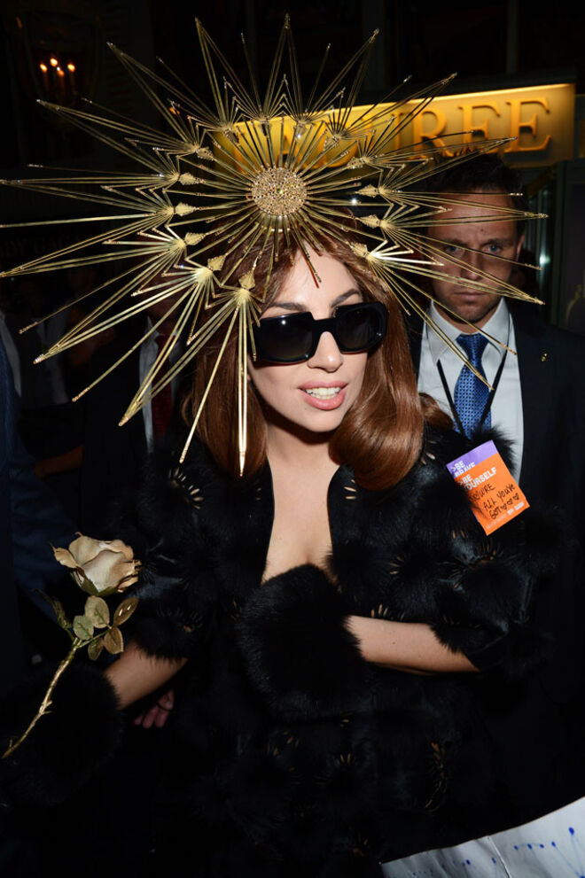 Lady Gaga: 28 milhões de seguidores no Twitter e 53 milhões de fãs no Facebook