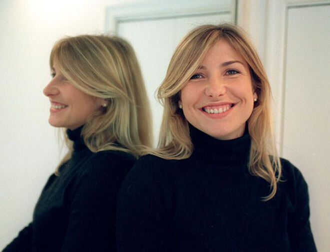 As variações de look que tem criado para a ex-secretária de Estado norte-americana têm sido um dos tópicos quentes nos EUA, dando pano para mangas em debates e longos artigos de revista.