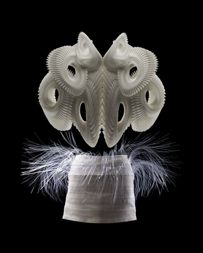 Coordenado Crystalization de Íris van Herpen, julho 2010. Foto: Bart Oomes, nº 6 Studios.