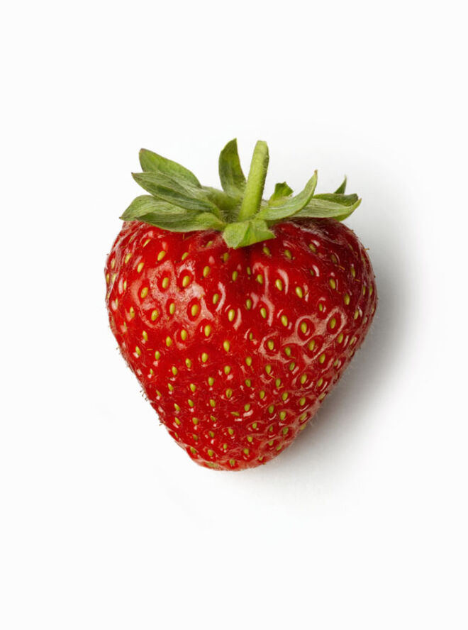 Ingredientes: Sumo de um limão, 4 morangos, 1 colher de chá de mel e 1 iogurte natural