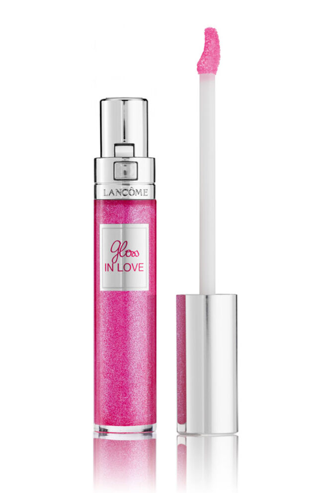 Este novo gloss conta com um aplicador desenvolvido para uma aplicação perfeita e sem esforço em apenas dois simples gestos