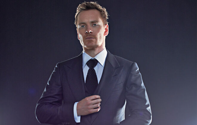 Michael Fassbender na linha da frente