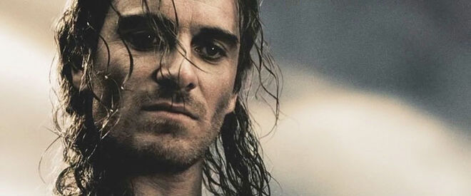 Michael Fassbender na linha da frente