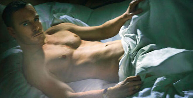 Michael Fassbender na linha da frente