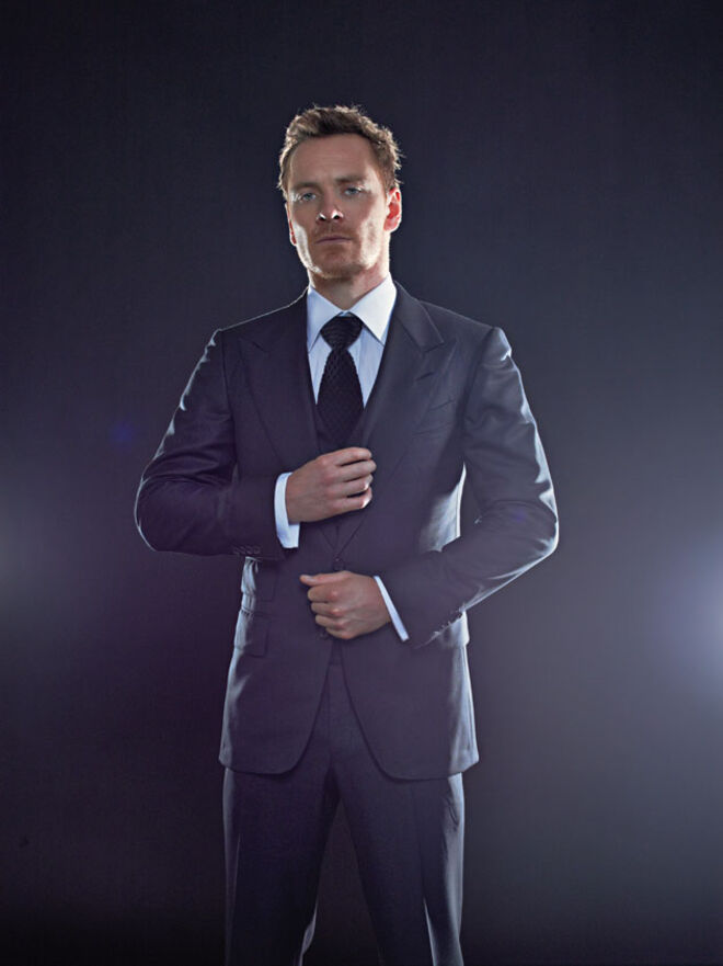 Michael Fassbender na linha da frente