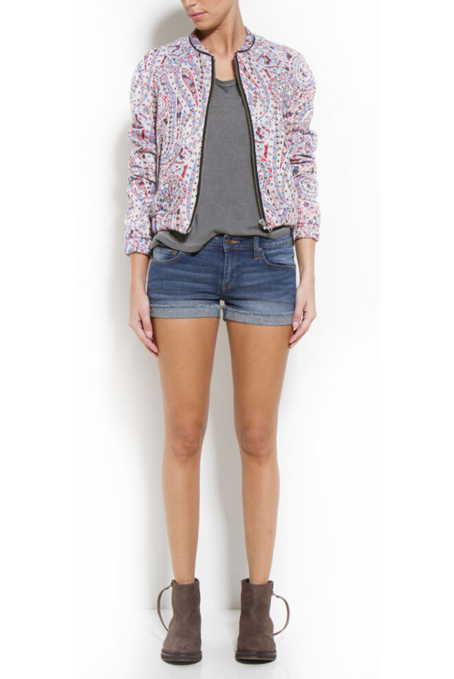 Mango apresenta nova coleção