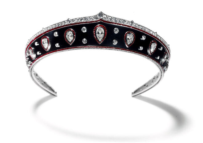 Em 1906, Lady Avery comprou esta peça à Cartier como colar e em 1914 foi transformada em tiara. Acredita-se que com a finalidade de ser usada na coroação dos reis Marie e Ferdinand da Roménia.