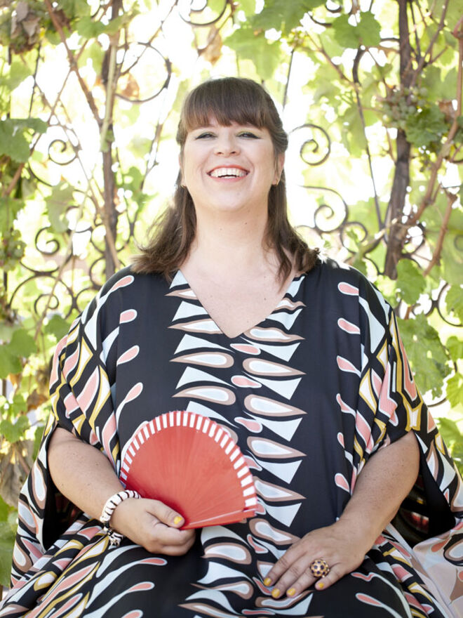 De que forma está o romance presente no seu trabalho? O romance está sempre presente no meu trabalho porque não posso fazer o que faço se não sentir paixão por isso. Ser-se artista plástico é das profissões mais difíceis do mundo porque nada é garantido, vivemos sempre com uma nuvem de instabilidade e insegurança sobre nós. É impossível viver e trabalhar nesta área, especialmente ao longo de quase vinte anos, como eu, sem ter realmente muito amor pelo que se faz.  Qual foi o seu maior ato de amor? O projeto Trafaria Praia. Embarcar na grande aventura de levar o Trafaria Praia até às águas de Veneza, em representação de Portugal ? já esperava há anos por ter a oportunidade de representar o meu país ?, foi até ao momento um dos meus maiores atos de romantismo? E dos mais desafiantes também!