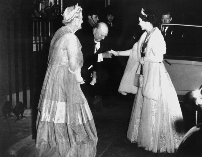 20 curiosidades dos 88 anos de vida de Isabel II