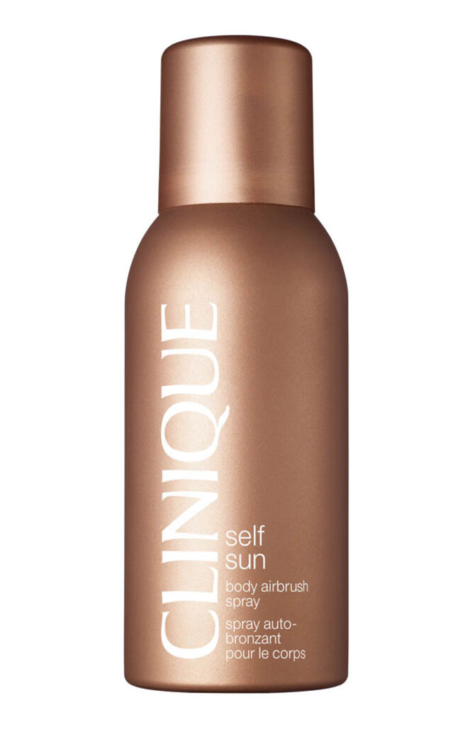Bruma autobronzeadora para o corpo extremamente leve, que proporciona uma cor muitíssimo natural, semelhante à de um bronzeamento a jacto. O seu aplicador em forma de spray multiangular proporciona um efeito bronzeado a toda a prova, permitindo alcançar até as zonas mais difíceis. A sua fórmula de ação rápida seca em três a cinco minutos e a cor começa a desenvolver-se em menos de uma hora. 125 ml, ?25.50