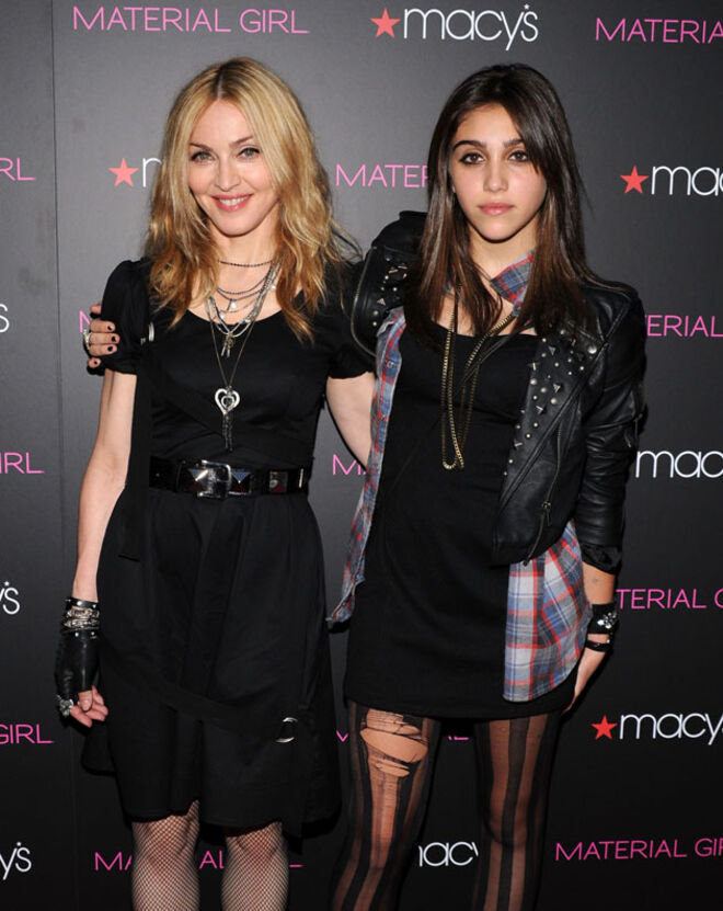 Madonna e Lourdes Maria.