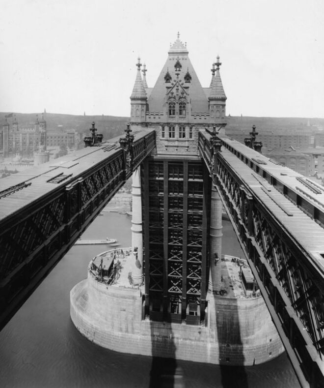 120 anos de Tower Bridge