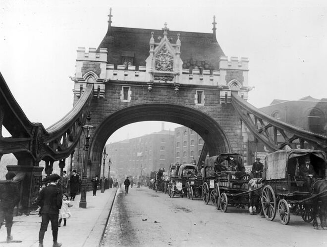 120 anos de Tower Bridge