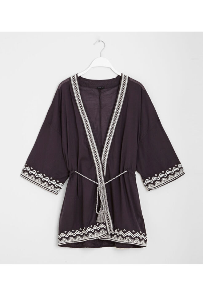 Quimonos e biquínis: a dupla deste verão 