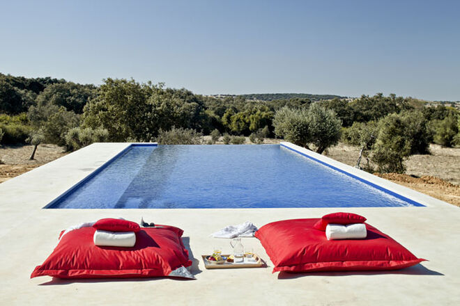 15 piscinas para mergulhar neste verão