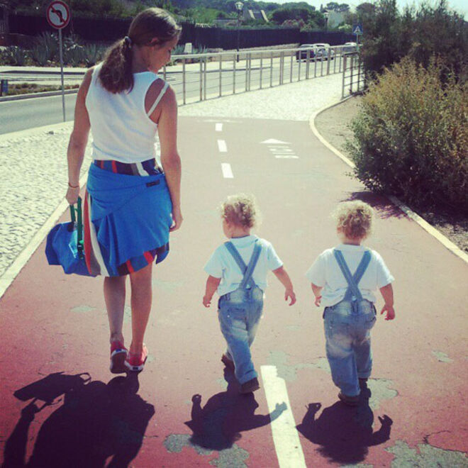 Ao som de Ana Stilwell...