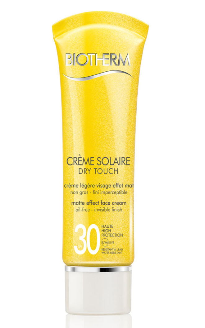 Crème Solaire Dy Touch FPS30, ?23,95, Biotherm. Uma textura sem óleo e fina que absorve a oleosidade do rosto e deixa um acabamento mate.