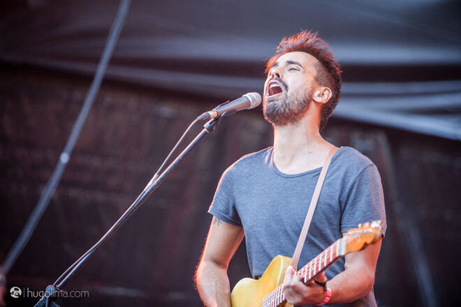 Linda Martini nas margens do Taboão