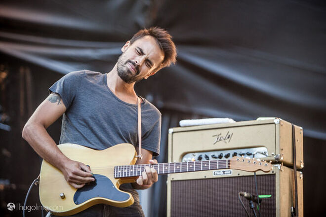 Linda Martini nas margens do Taboão
