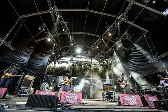 Linda Martini nas margens do Taboão