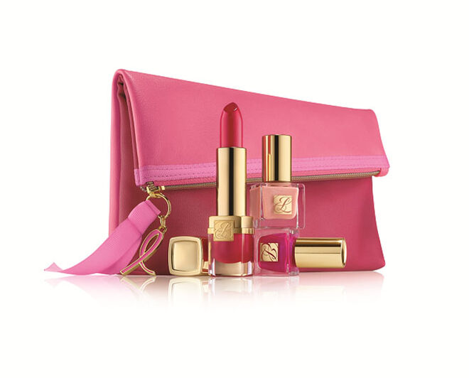 Sob a campanha ?Juntos somos mais fortes?, junte-se à marca Estée Lauder na campanha de prevenção do cancro da mama. Ao comprar um produto pink ribbon, está a contribuir para o Movimento Vencer e Viver da Liga Portuguesa contra o Cancro. Preço: estojo contendo um batom Pure Color no tom de edição limitada Dream Pink e dois minivernizes Pure Color nos tons Blushing Lilac e Berry Hot, ?33, exclusivo perfumarias Douglas. 