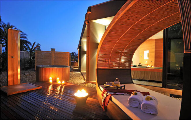 A época estival já acabou, mas o Algarve ainda tem muito para oferecer: de 25 de outubro a 2 de novembro celebra-se mais uma edição da Algarve Spa Week que conta com a participação do Tivoli Hotels &amp; Resorts. Usufrua, entre outras, de uma massagem balinesa ou uma massagem fusão com 50% de desconto. A partir de ?45. www.algarvespa.com 