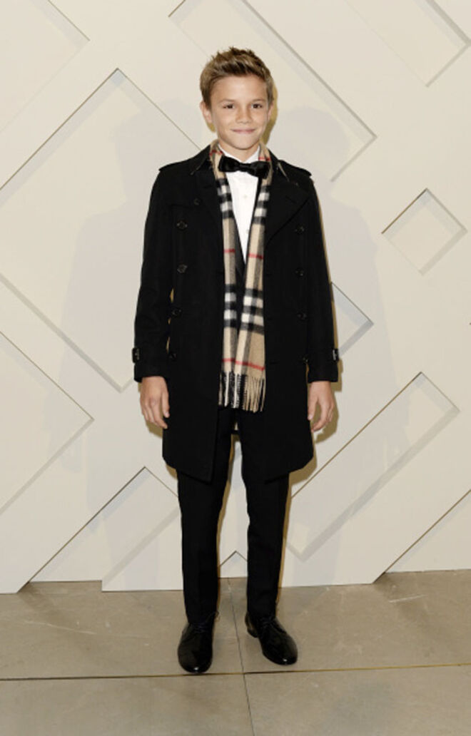 Romeo Beckham na campanha natalícia da Burberry