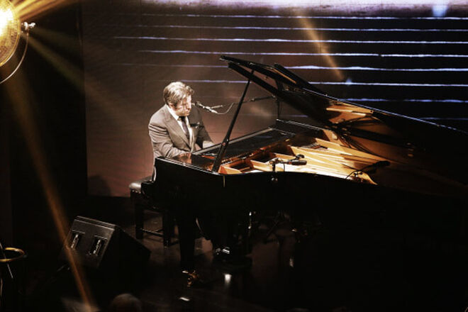 Romeo Beckham na campanha natalícia da Burberry