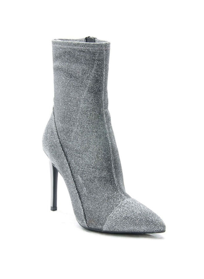 Os botins ideais para usar com skinny jeans