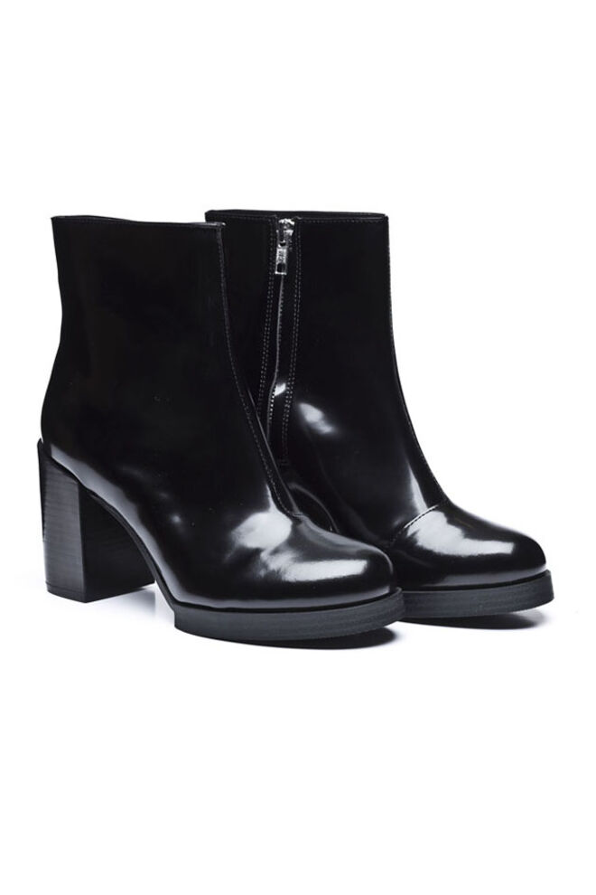 Os botins ideais para usar com skinny jeans