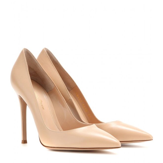  Sapatos em pele, €450, Gianvito Rossi