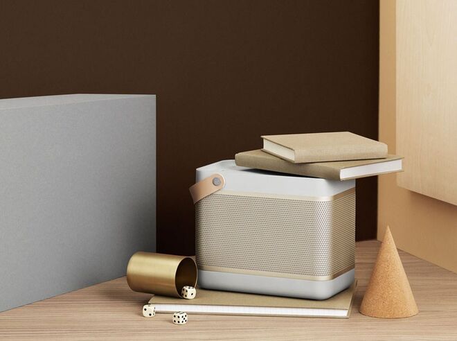 7. Alto e bom som: parece uma caixa de surpresas, mas na verdade é uma caixa de som. A coluna Beolit 15 (€499) é uma criação da dinamarquesa Bang & Olufsen e funciona através de sistema Bluetooth com o telemóvel, o portátil ou o tablet. www.beoplay.com