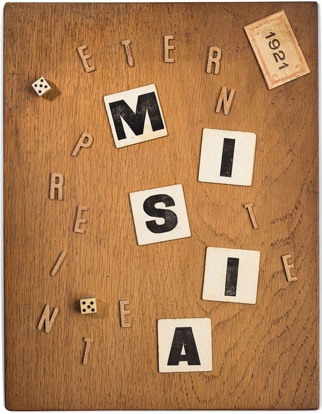 10. A amiga inseparável de Chanel, Misia, dá o nome à nova fragrância de Les Exclusifs: colagem com letras que compõem as palavras “Misia”, “Eternidade” e “Impressão”, 1921, Coleção Chanel Paris