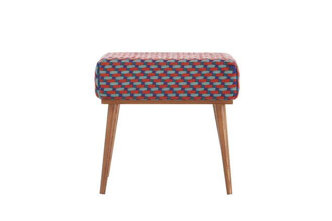 18. Empatia imediata: especializada na produção de tapetes, a marca espanhola Gan sabe o quão importante é apaixonarmo-nos pelas peças que decoram as nossas casas. A pensar nisso, criou a nova coleção Empathic Handmade, da qual também faz parte uma linha de acessórios que complementa a restante oferta. www.gan-rugs.com